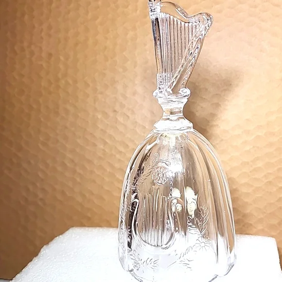 Bell with Lyre Harp Handle. ArtMart Vintage original sticker 24% Lead Crystal - Picture 2 of 12
